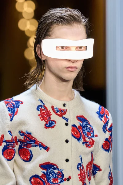 Look 70